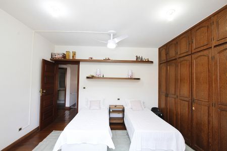 Casa à venda com 370m², 4 quartos e 4 vagasQuarto 2