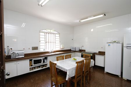 Casa à venda com 370m², 4 quartos e 4 vagasCozinha