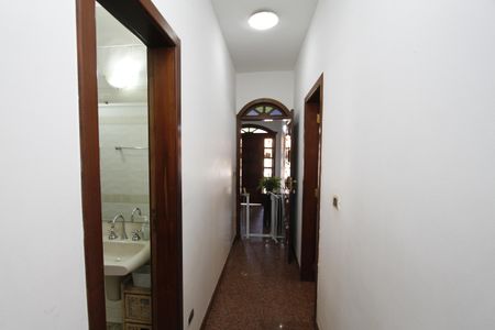 Casa à venda com 370m², 4 quartos e 4 vagasCorredor