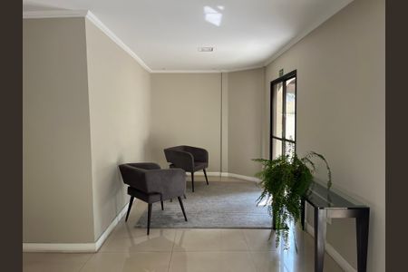 Apartamento à venda com 79m², 2 quartos e 2 vagasHall social