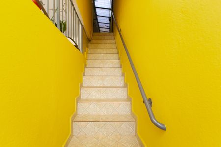 Casa à venda com 64m², 2 quartos e 1 vagaEscada 