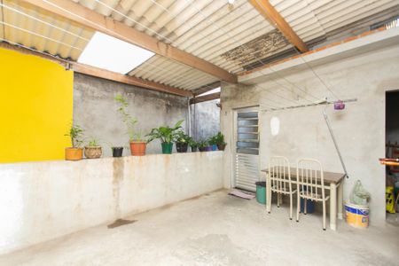 Casa à venda com 64m², 2 quartos e 1 vagaÁrea de Serviço - Churrasqueira 
