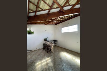 Casa à venda com 111m², 2 quartos e 2 vagasSala de Área externa