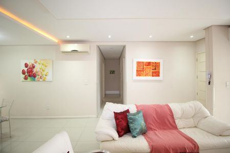 Casa à venda com 492m², 3 quartos e 3 vagasSala