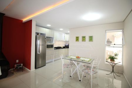 Sala/Cozinha de casa à venda com 3 quartos, 492m² em Vila Jardim, Porto Alegre