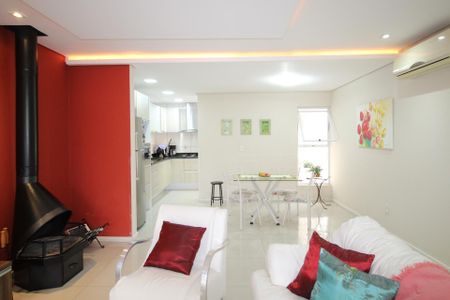 Sala de casa à venda com 3 quartos, 492m² em Vila Jardim, Porto Alegre