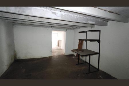 Casa para alugar com 252m², 2 quartos e sem vagaPorão