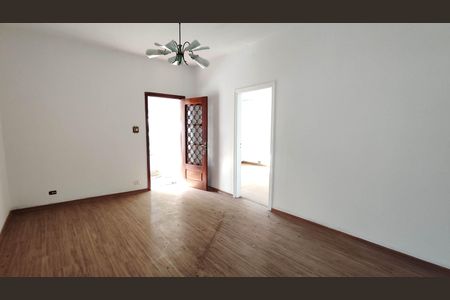 Sala de casa para alugar com 2 quartos, 252m² em Vila Romanopolis, Ferraz de Vasconcelos