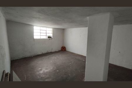 Casa para alugar com 252m², 2 quartos e sem vagaPorão