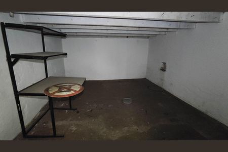 Casa para alugar com 252m², 2 quartos e sem vagaPorão