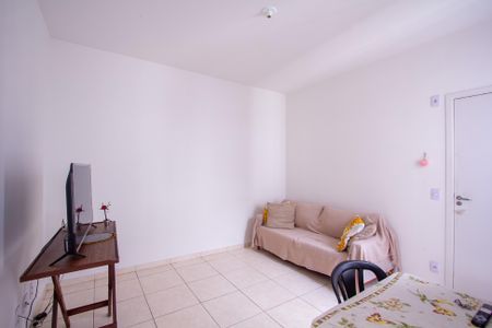 Sala de apartamento para alugar com 2 quartos, 55m² em Vista Alegre, São Gonçalo