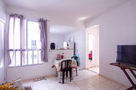 Sala de apartamento para alugar com 2 quartos, 55m² em Vista Alegre, São Gonçalo