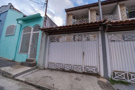Casa à venda com 148m², 3 quartos e 1 vaga Casa à venda com 148m², 3 quartos e 1 vagaFachada