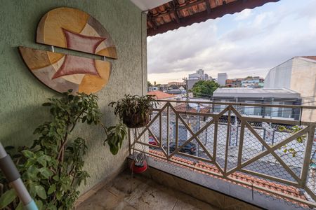 Casa à venda com 148m², 3 quartos e 1 vaga Casa à venda com 148m², 3 quartos e 1 vagaVaranda