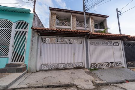 Casa à venda com 148m², 3 quartos e 1 vaga Casa à venda com 148m², 3 quartos e 1 vagaFachada