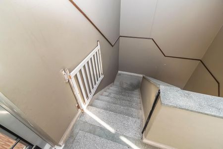 Apartamento para alugar com 75m², 2 quartos e sem vaga Apartamento para alugar com 75m², 2 quartos e sem vagaÁrea comum - Escadas