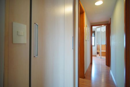 Corredor para os Quartos de apartamento à venda com 3 quartos, 90m² em Petrópolis, Porto Alegre