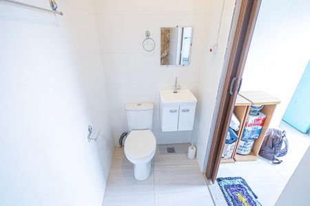 Banheiro de kitnet/studio para alugar com 1 quarto, 30m² em Ouro Preto, Belo Horizonte