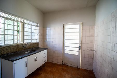 Casa para alugar com 300m², 3 quartos e 3 vagasCozinha 