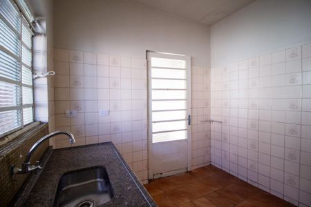 Casa para alugar com 300m², 3 quartos e 3 vagasCozinha 