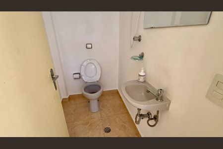 Casa para alugar com 400m², 4 quartos e 5 vagasBanheiro de serviço