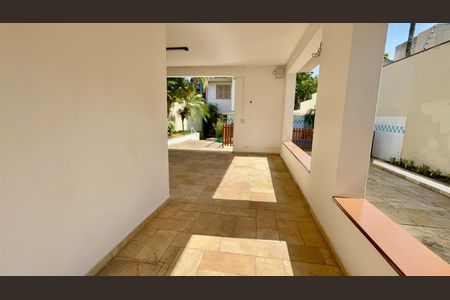 Casa para alugar com 400m², 4 quartos e 5 vagasÁrea comum - Churrasqueira