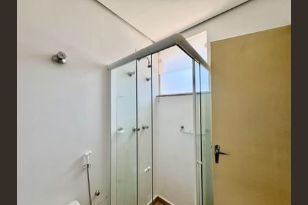 Casa para alugar com 400m², 4 quartos e 5 vagasBanheiro 2