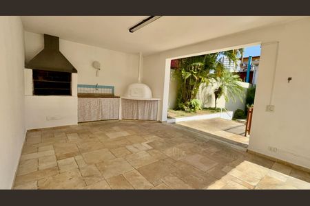 Casa para alugar com 400m², 4 quartos e 5 vagasÁrea comum - Churrasqueira