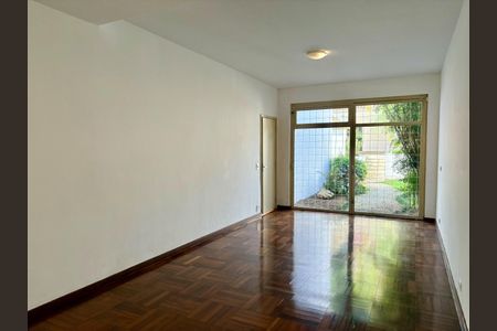 Casa para alugar com 400m², 4 quartos e 5 vagasSala