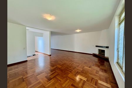 Casa para alugar com 400m², 4 quartos e 5 vagasSala