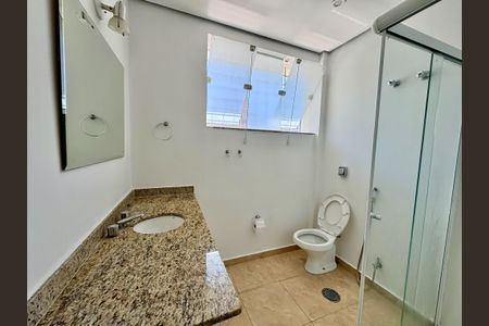 Casa para alugar com 400m², 4 quartos e 5 vagasBanheiro 1