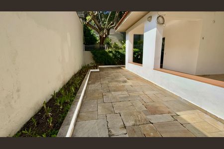 Casa para alugar com 400m², 4 quartos e 5 vagasÁrea comum - Churrasqueira