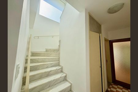 Casa para alugar com 400m², 4 quartos e 5 vagasSala