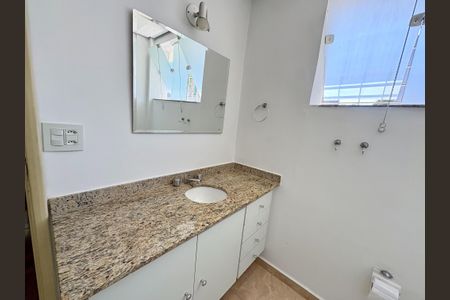 Casa para alugar com 400m², 4 quartos e 5 vagasBanheiro 1
