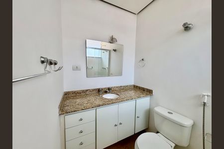 Casa para alugar com 400m², 4 quartos e 5 vagasBanheiro 2