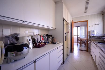 Apartamento à venda com 198m², 3 quartos e 3 vagasCozinha 