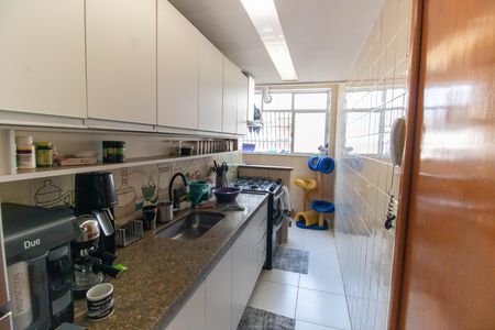 Apartamento à venda com 72m², 2 quartos e 1 vagaCozinha e Área de Serviço