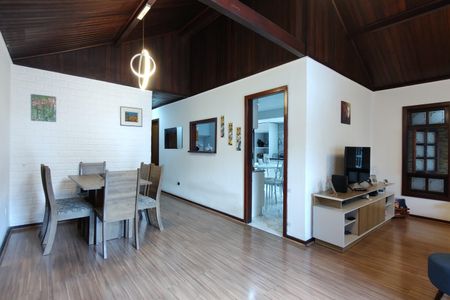 Casa de condomínio à venda com 200m², 3 quartos e 2 vagasSala