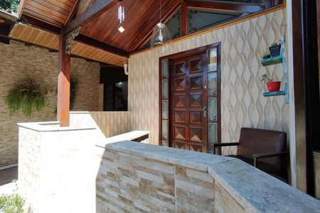 Casa de condomínio à venda com 200m², 3 quartos e 2 vagasVaranda