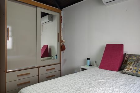 Casa de condomínio à venda com 200m², 3 quartos e 2 vagasQuarto 2 - Suíte