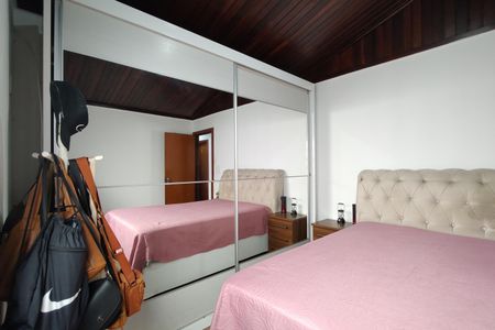 Casa de condomínio à venda com 200m², 3 quartos e 2 vagasQuarto 1