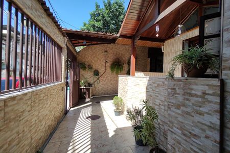 Casa de condomínio à venda com 200m², 3 quartos e 2 vagasQuintal