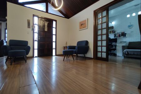 Casa de condomínio à venda com 200m², 3 quartos e 2 vagasSala