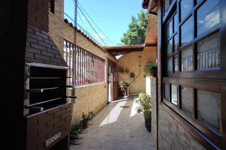 Casa de condomínio à venda com 200m², 3 quartos e 2 vagasChurrasqueira
