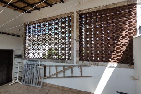 Casa de condomínio à venda com 200m², 3 quartos e 2 vagasTerraço