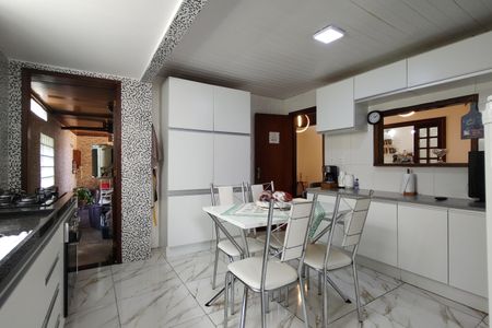 Casa de condomínio à venda com 200m², 3 quartos e 2 vagasCozinha - Armários