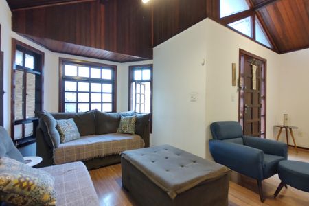 Casa de condomínio à venda com 200m², 3 quartos e 2 vagasSala