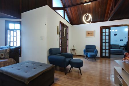 Casa de condomínio à venda com 200m², 3 quartos e 2 vagasSala