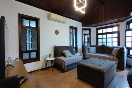 Casa de condomínio à venda com 200m², 3 quartos e 2 vagasSala