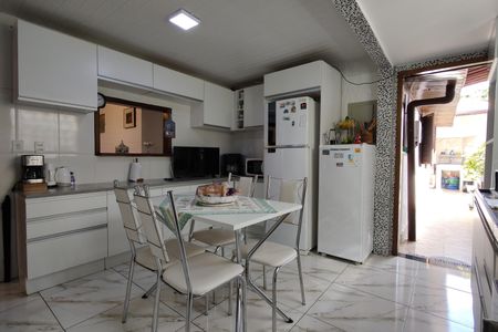 Casa de condomínio à venda com 200m², 3 quartos e 2 vagasCozinha - Armários